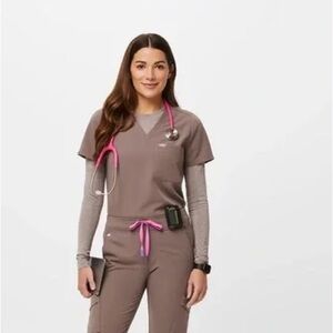 Figs Smoke Taupe Set